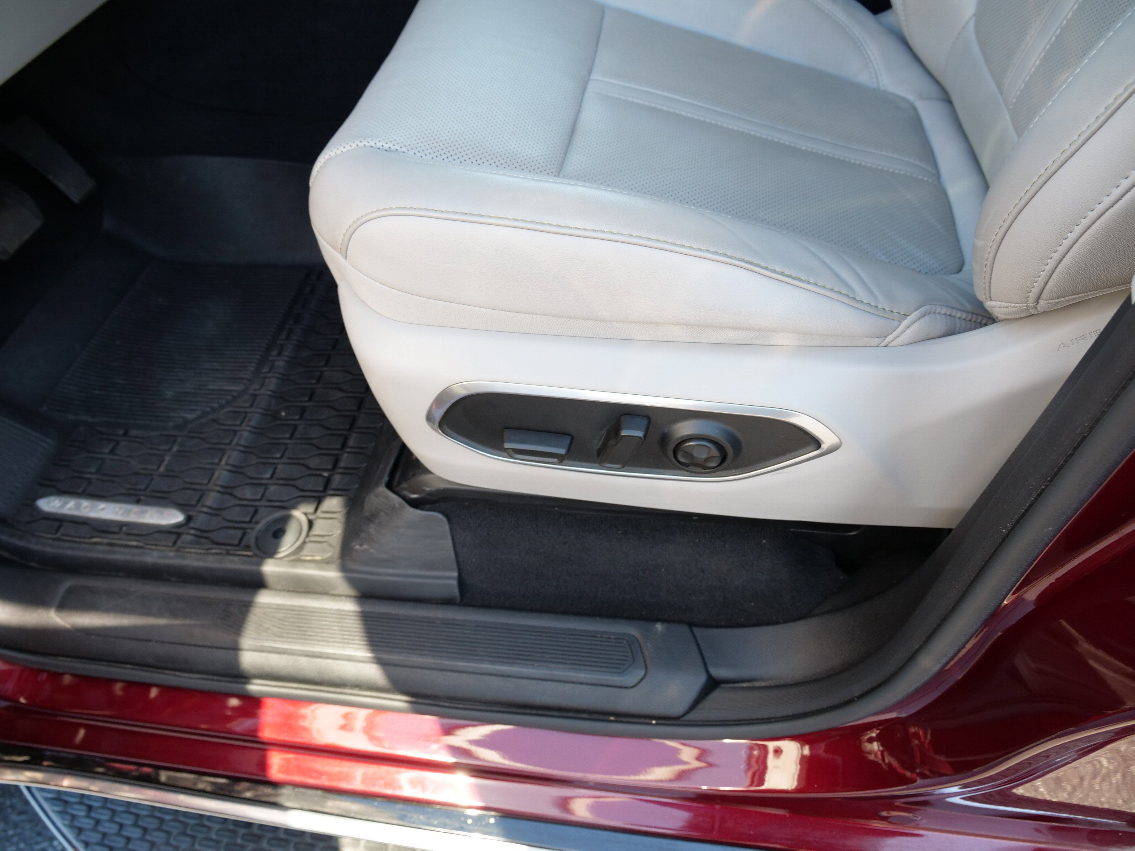 2024 Jeep Wagoneer Base