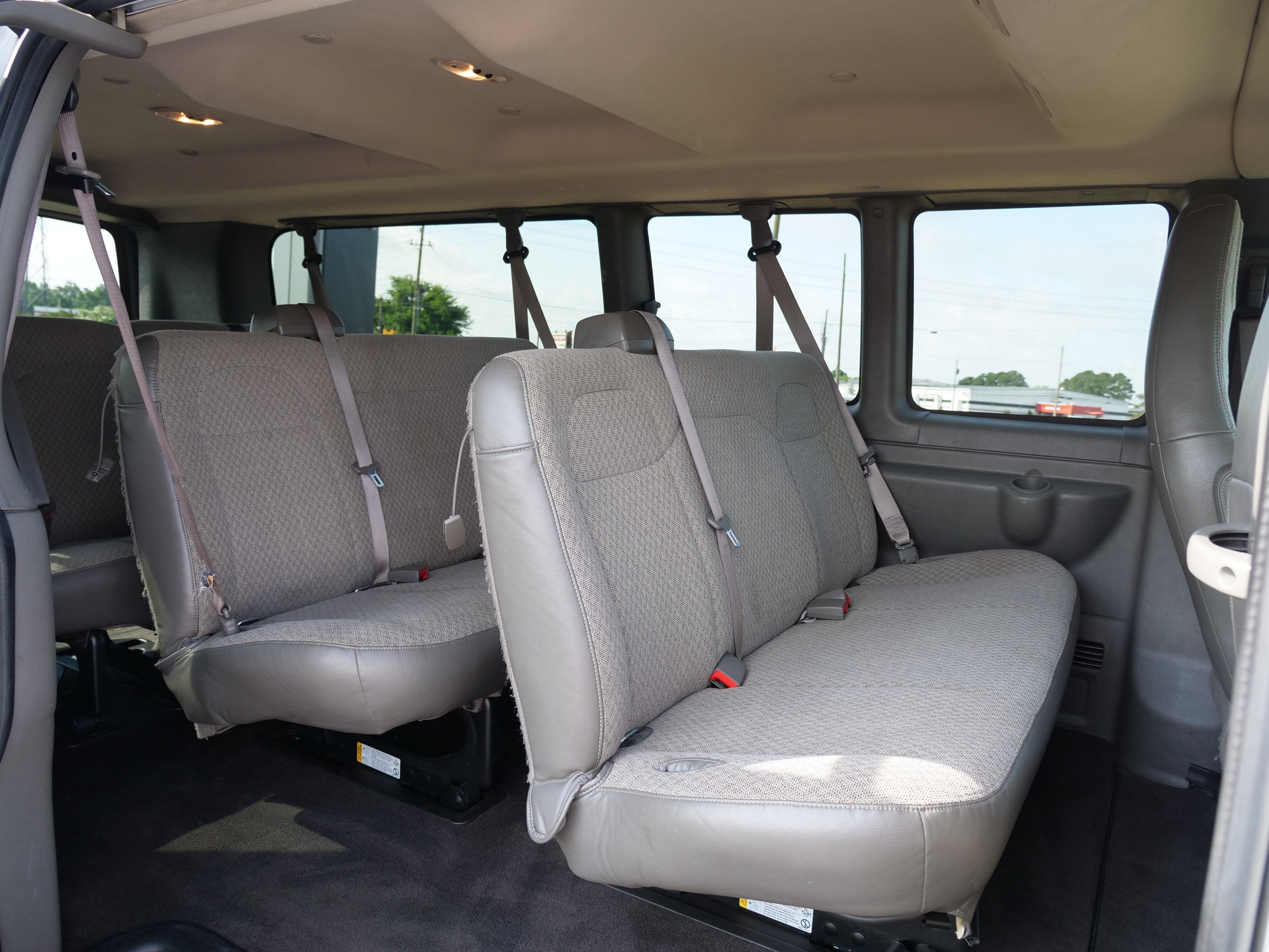 2025 Chevrolet Express Passenger 1LT