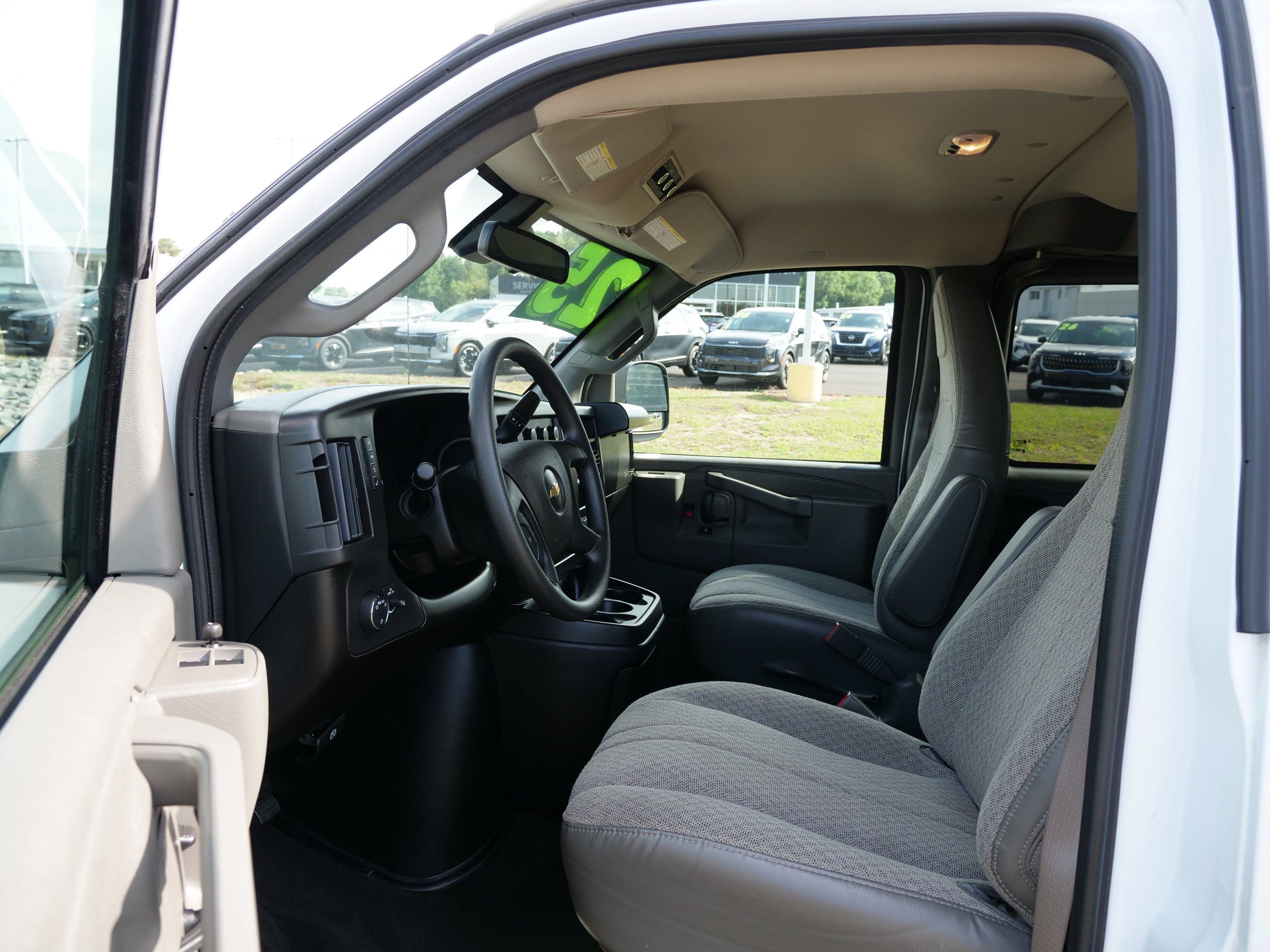 2025 Chevrolet Express Passenger 1LT