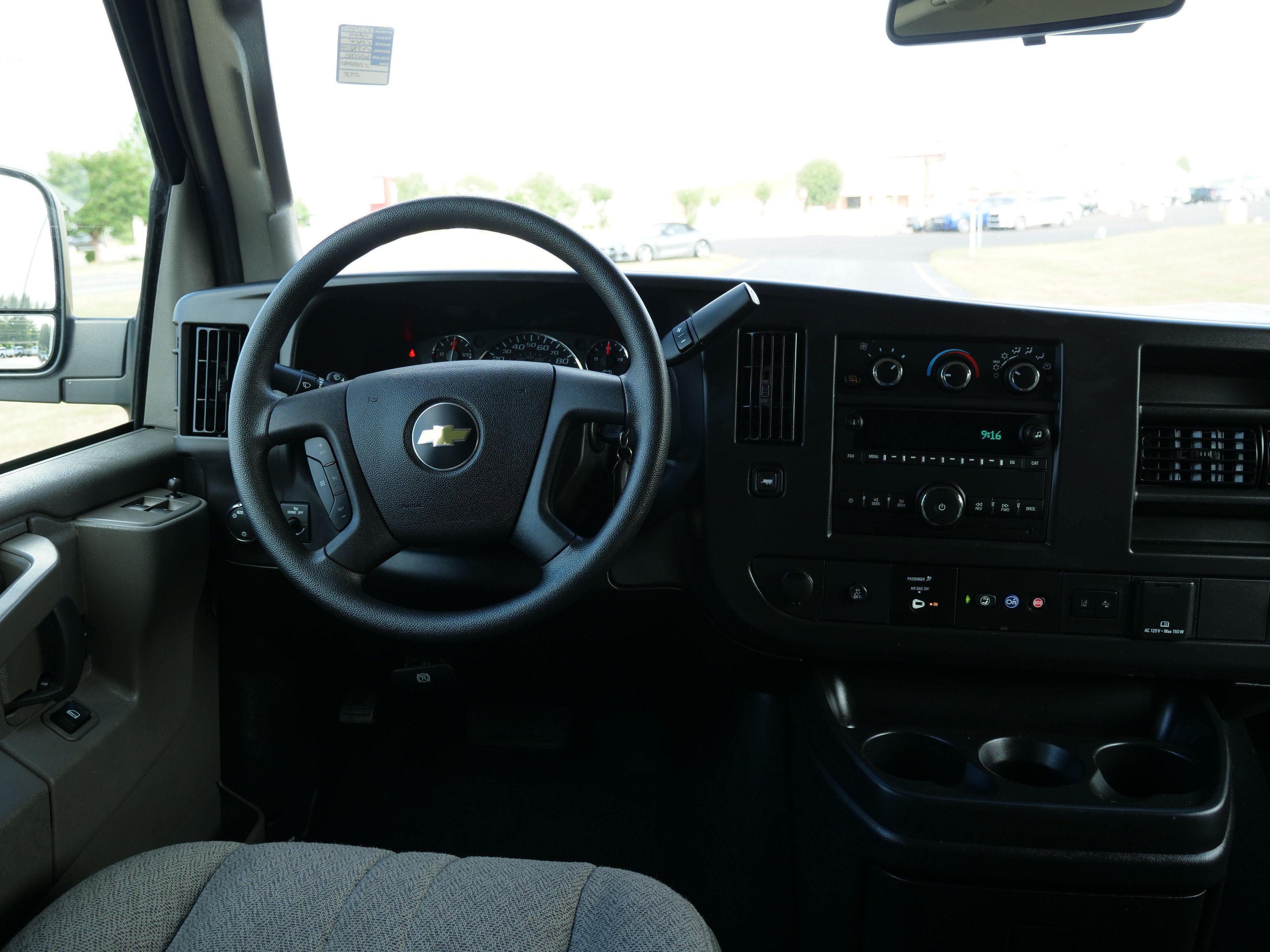 2025 Chevrolet Express Passenger 1LT