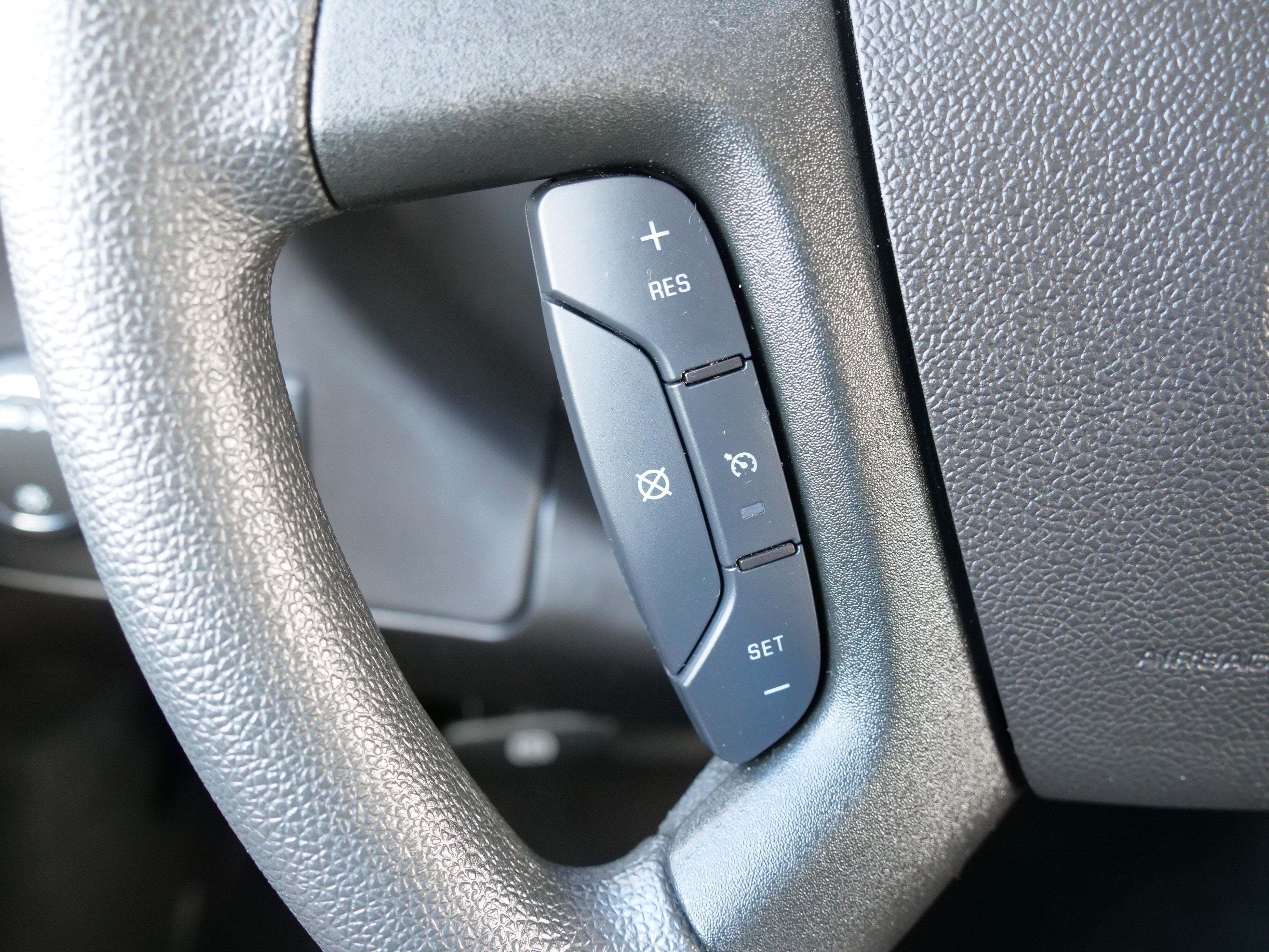 2025 Chevrolet Express Passenger 1LT