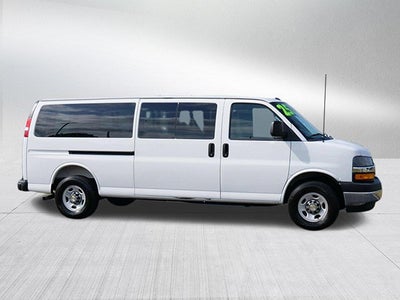 2025 Chevrolet Express Passenger 1LT