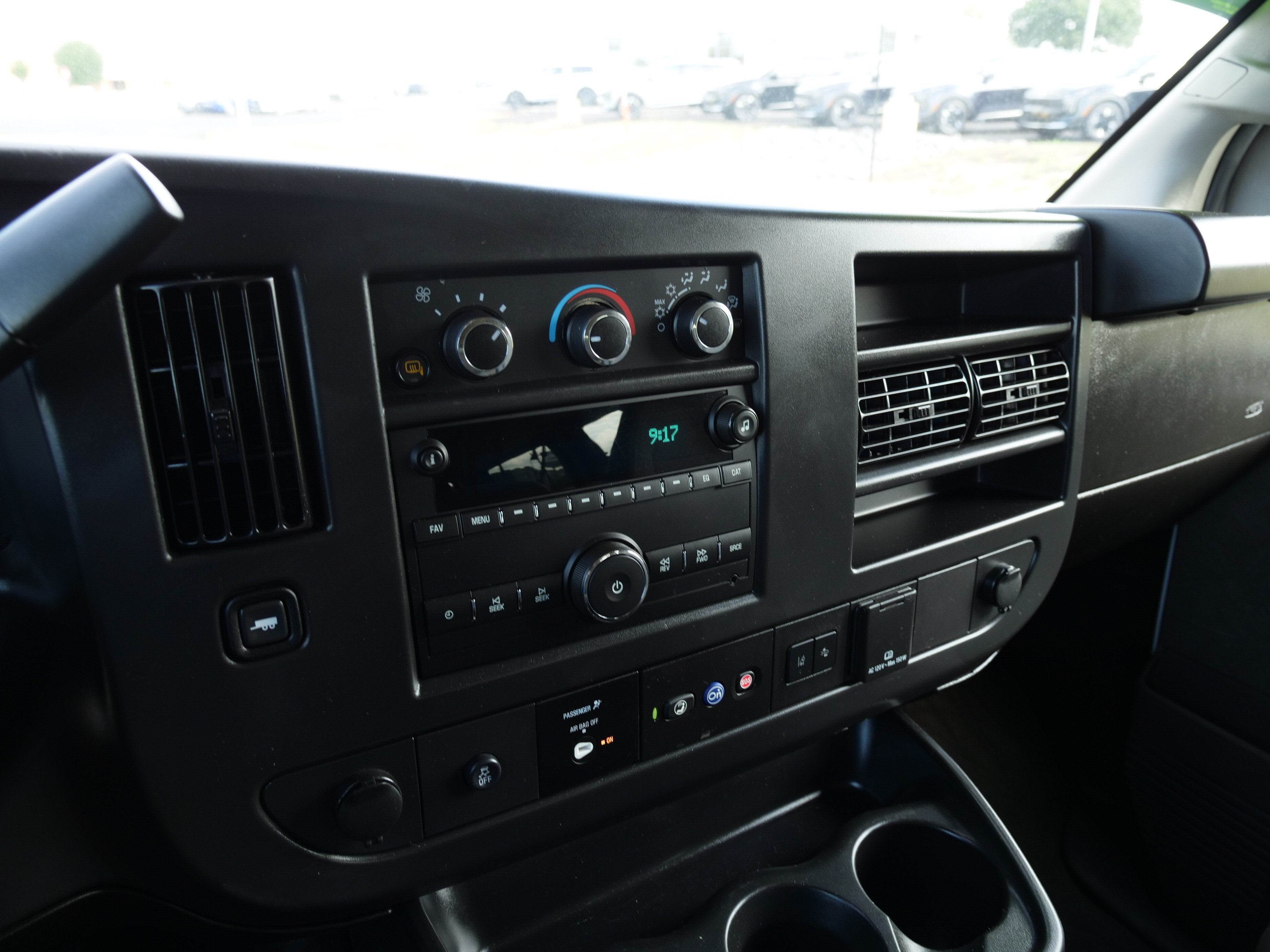 2025 Chevrolet Express Passenger 1LT