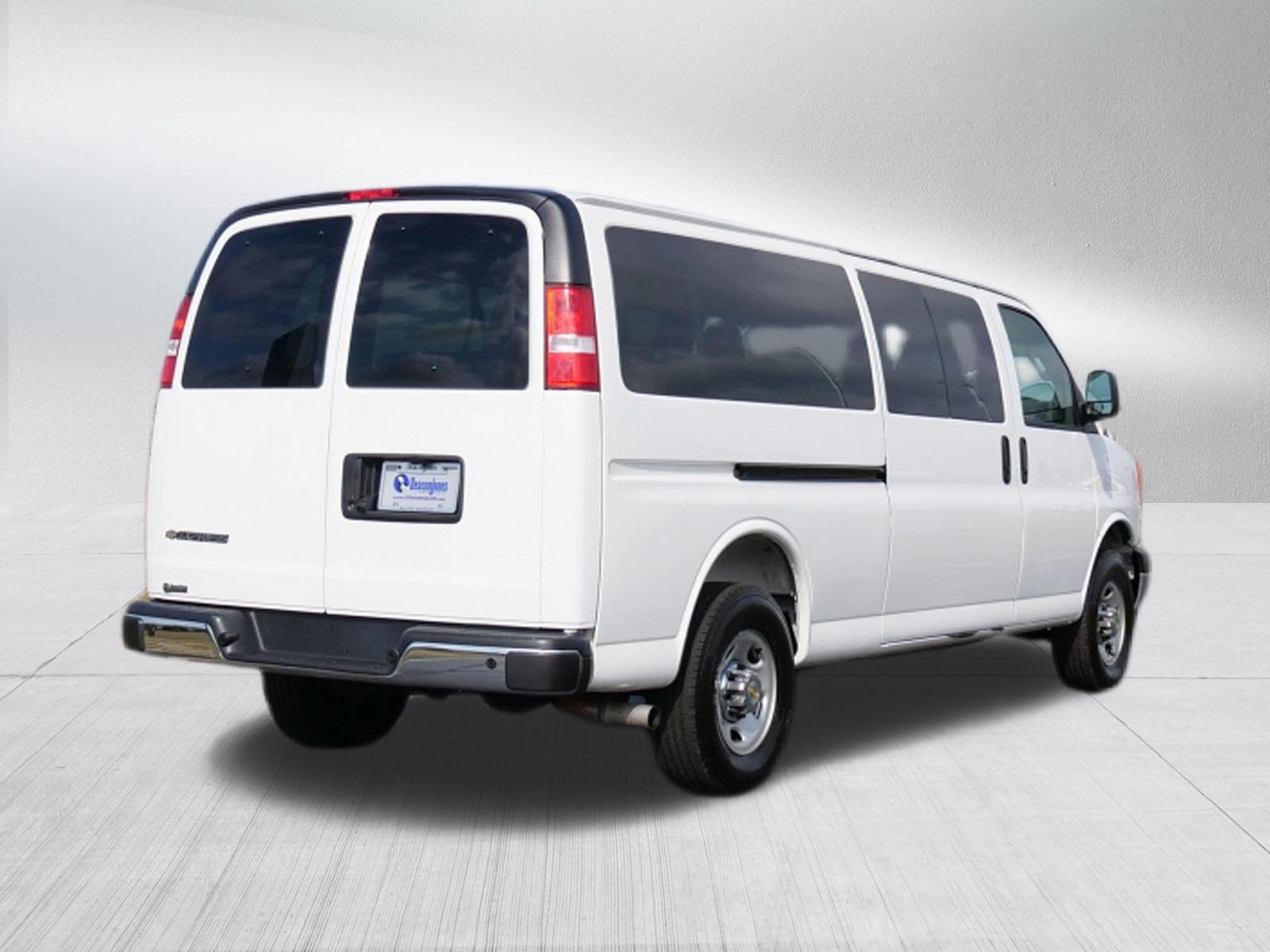 2025 Chevrolet Express Passenger 1LT