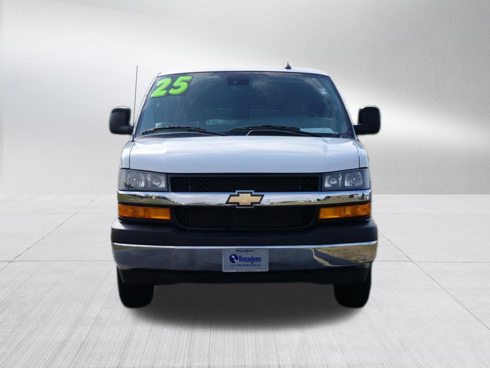 2025 Chevrolet Express Passenger 1LT