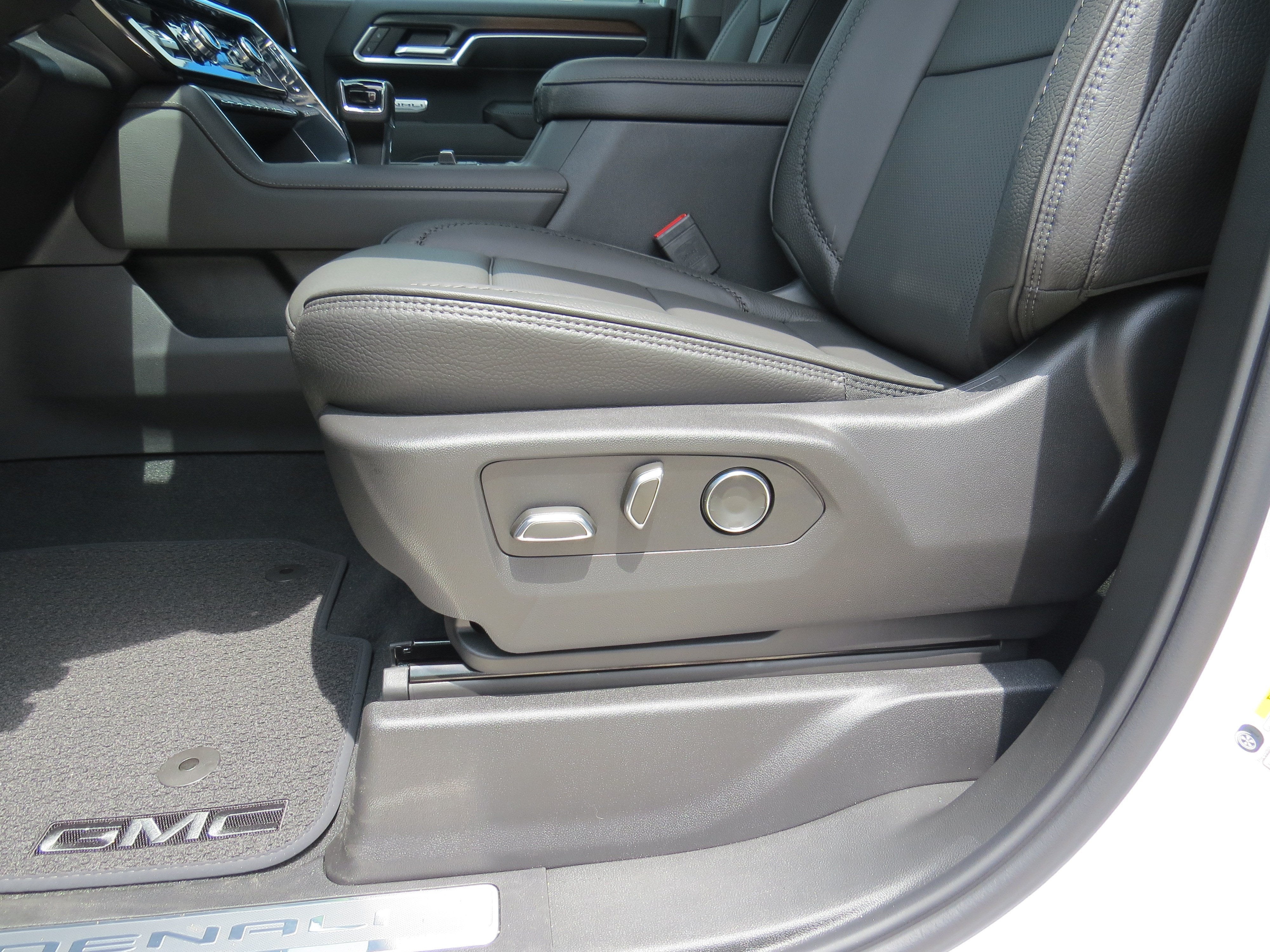 2026 GMC Sierra 1500 Denali - Photo 17